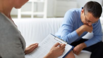 therapist practicing insight therapy to the client